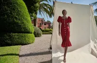 Vestido granate, manga globo y volante