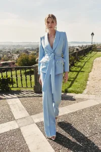 Chaqueta crepe azul claro joya con plumas