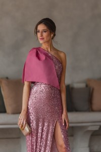Vestido de fiesta de lentejuelas rosa largo con escote asimetrico