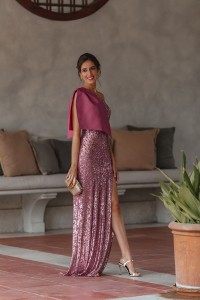 Vestido de fiesta de lentejuelas rosa largo con escote asimetrico
