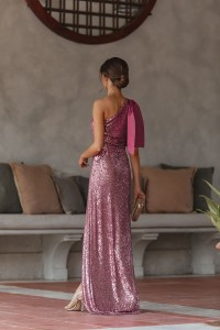 Vestido de fiesta de lentejuelas rosa largo con escote asimetrico