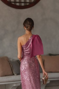 Vestido de fiesta de lentejuelas rosa largo con escote asimetrico