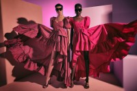 Vestido de fiesta largo asimetrico con volante en tafetan rosa