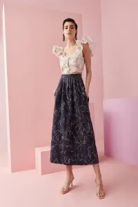 Conjunto de falda con top de volantes en tejido de lino bordado