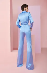 traje de chaqueta y pantalon en tejido saten azul para fiesta