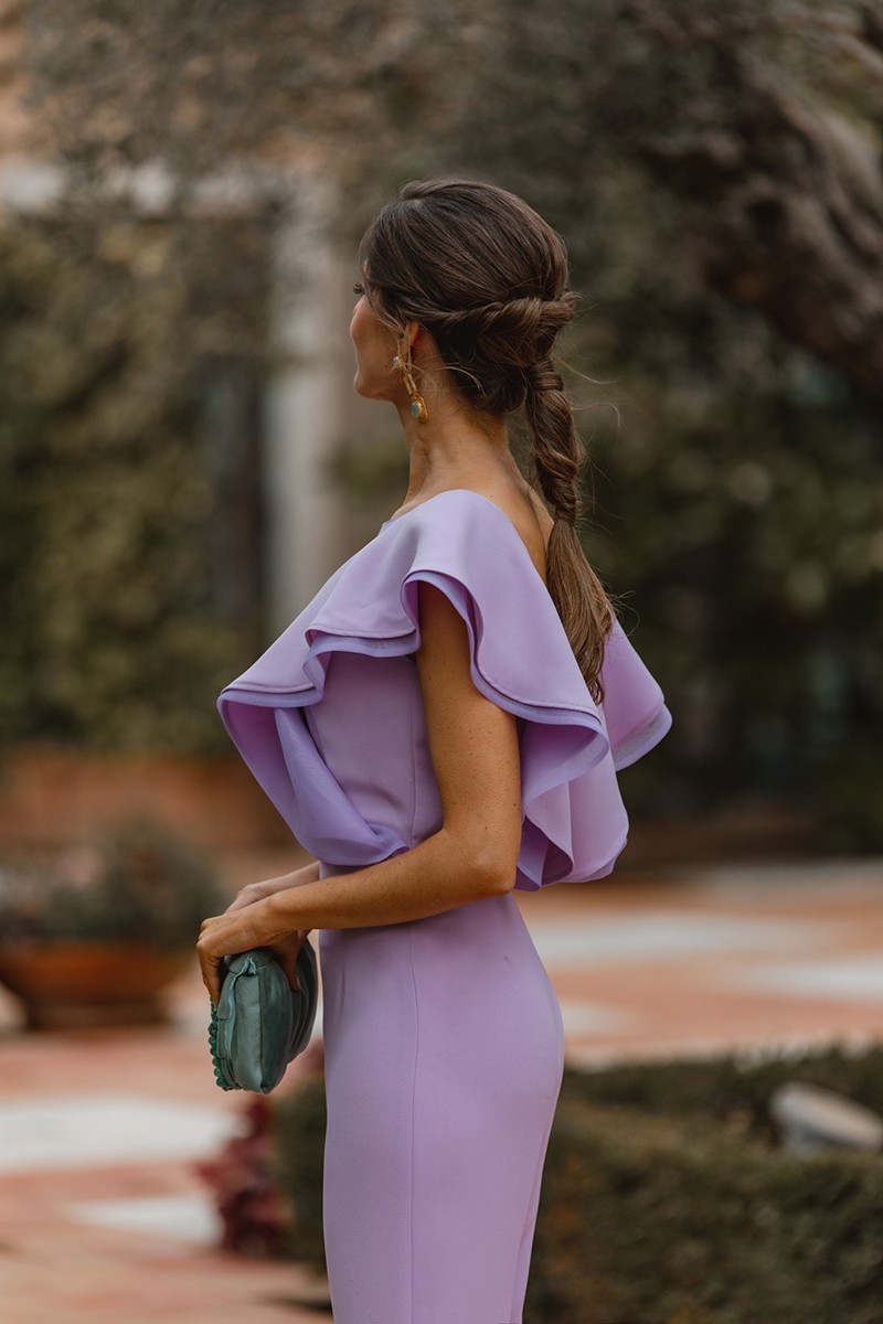 mono de fiesta con volantes  con volantes de crepe y organza color