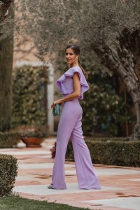 mono de fiesta con volantes  con volantes de crepe y organza color