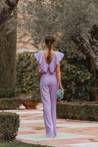 mono de fiesta con volantes  con volantes de crepe y organza color