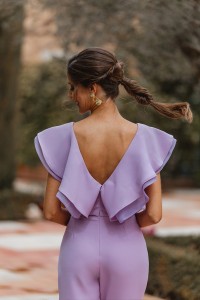 mono de fiesta con volantes  con volantes de crepe y organza color
