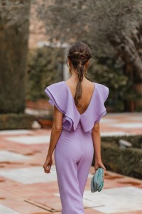 mono de fiesta con volantes  con volantes de crepe y organza color