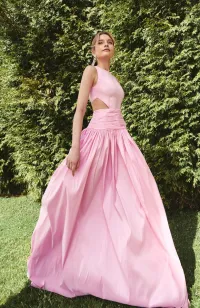 Vestido largo rosa de fiesta para boda con canesú drapeado