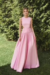 Vestido largo rosa de fiesta para boda con canesú drapeado