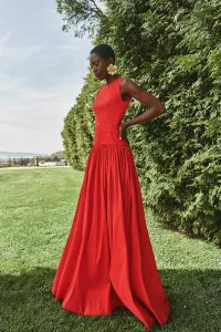 Vestido largo rojo de fiesta para boda con canesú drapeado