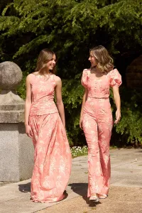 Vestido largo rosa con flores blancas de fiesta para boda con