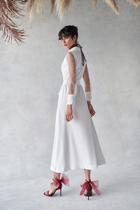 vestido camisero  en tul con plumetti bordado y crep blanco para