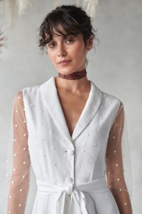 vestido camisero  en tul con plumetti bordado y crep blanco para