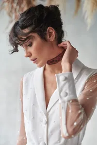 vestido&nbsp;camisero &nbsp;en&nbsp;tul con plumetti bordado y crep blanco para