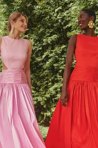 Vestido largo rojo de fiesta para boda con canesú drapeado