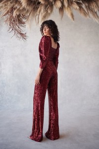 conjunto de top corto con boton joya y manga jamon y pantalon en