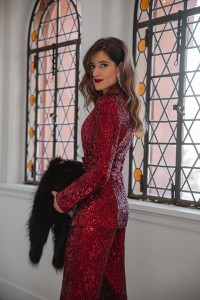 traje de chaqueta y pantalon de fiesta en lentejuelas granates