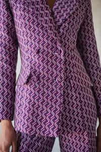 Traje de chaqueta y pantalón confeccionado en jacquard con