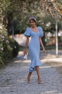 Vestido de fiesta de plumetti con mangas abullonadas y volante en