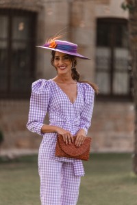 Mono de fiesta cuadro vichy lila y blanco con manga abullonada