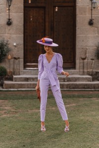 Mono de fiesta cuadro vichy lila y blanco con manga abullonada