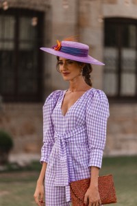 Mono de fiesta cuadro vichy lila y blanco con manga abullonada
