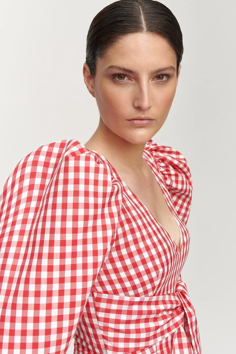 Mono de fiesta cuadro vichy rojo y blanco con manga abullonada