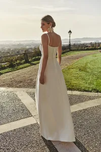 vestido largo de fiesta lencero de crepe blanco con escote en la