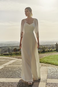 vestido largo de fiesta lencero de crepe blanco con escote en la