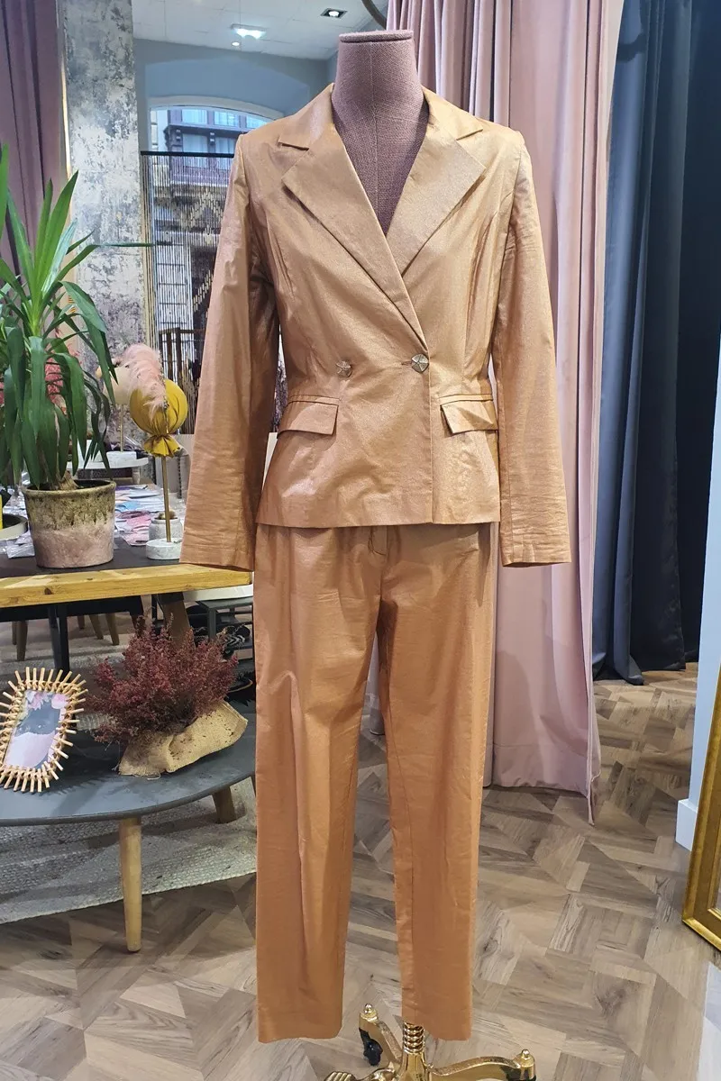 Traje chaqueta pantalón cobre metalizado