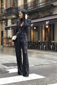 Traje de chaqueta y pantalón negro de lentejuelas