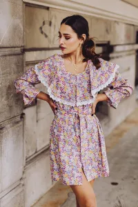 Vestido corto flores lila volante