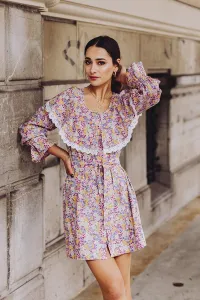Vestido corto flores lila volante