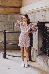 Vestido corto flores lila volante