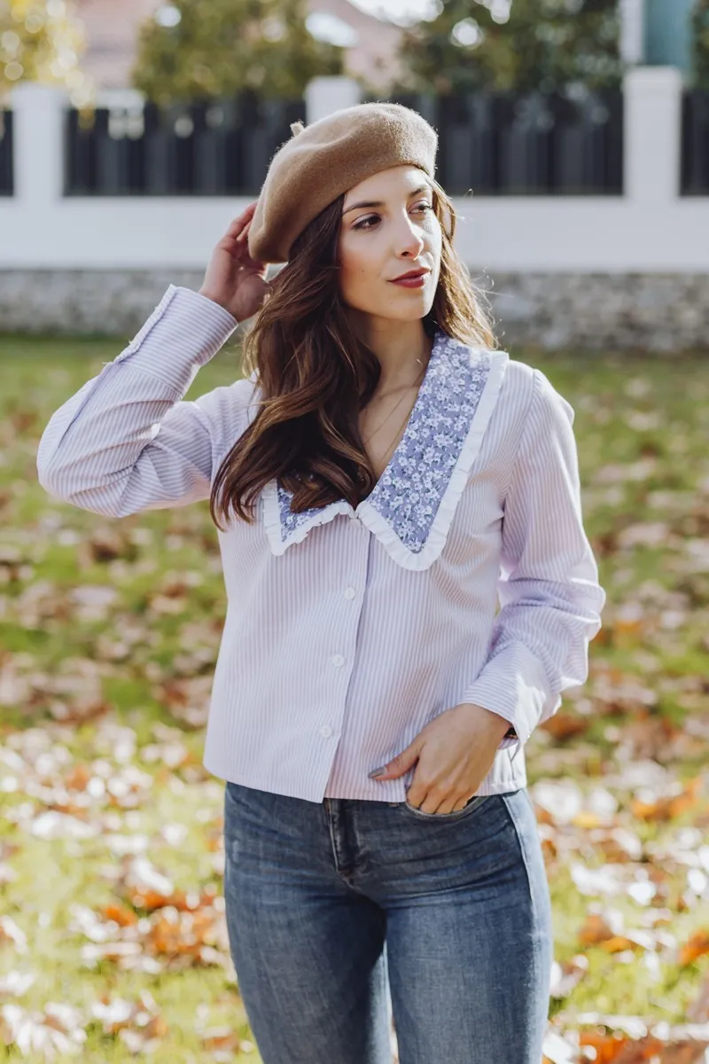 Blusa lila cuello pico con grandes cuellos