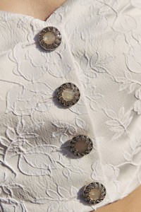 Top joya de jacquard brocado flores blanco escote corazon