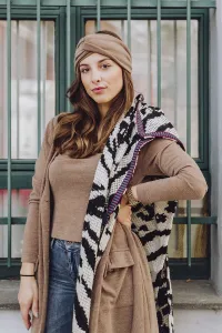 chaqueta de punto marron larga con botones y cinturon