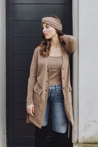 chaqueta de punto marron larga con botones y cinturon
