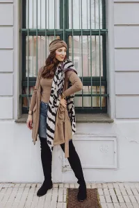 chaqueta de punto marron larga con botones y cinturon
