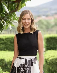 Top crepe negro con lazada espalda