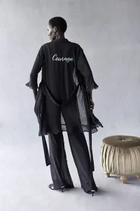 Bata negra de plumetti con volante personalizable