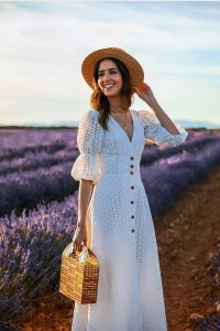Vestido midi troquelado blanco con botones de madera y manga