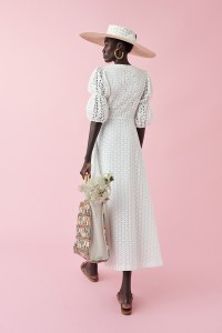 Vestido midi troquelado blanco con botones de madera y manga