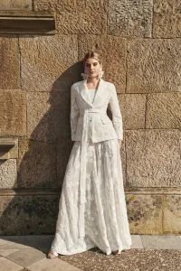 Chaqueta americana gasa blanca bordada para novia civil