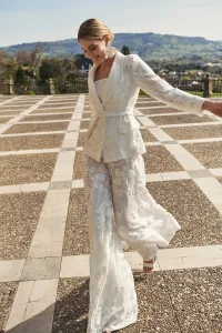Chaqueta americana gasa blanca bordada para novia civil