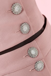 Conjunto de falda y top corto en rosa palo con manga farol, escote