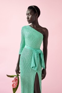 vestido largo de fiesta asimetrico de lentejuelas verde para boda